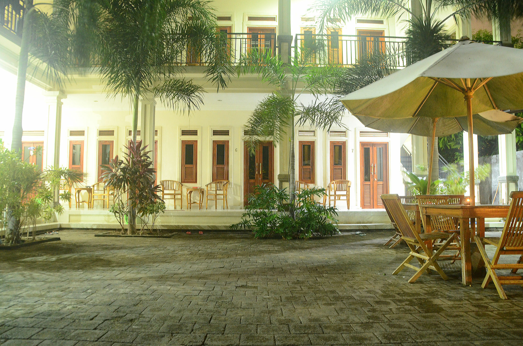 Budget Door Legian Inn Kuta Lombok Exterior foto