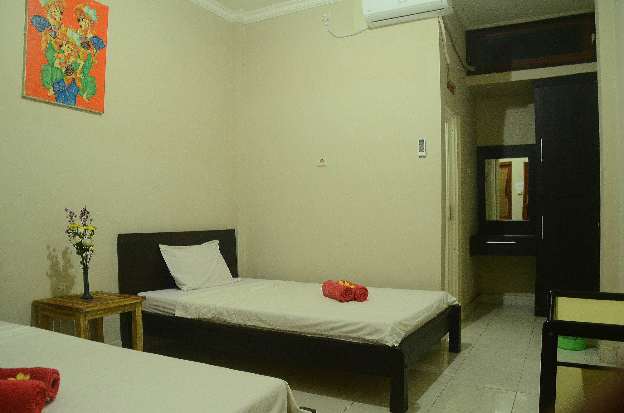 Budget Door Legian Inn Kuta Lombok Exterior foto